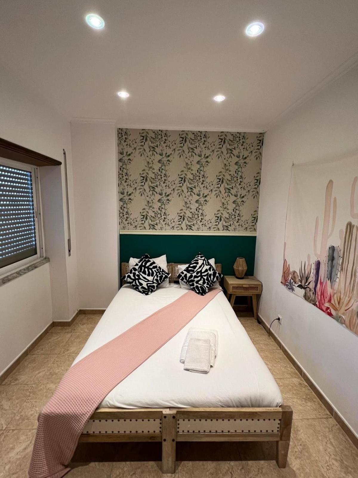 Cozy Apartment In Central Almada W Swing Chairs Eksteriør bilde