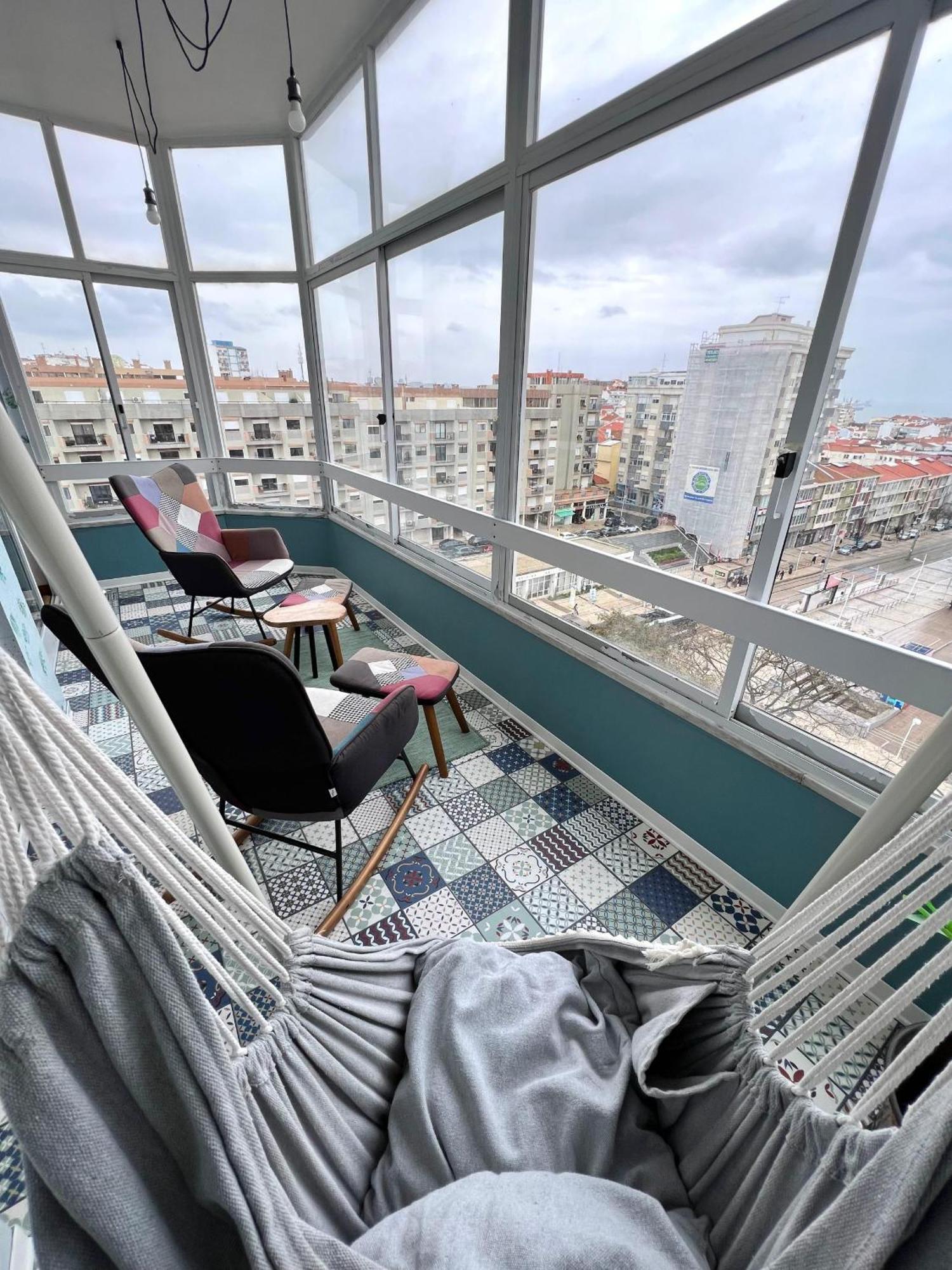 Cozy Apartment In Central Almada W Swing Chairs Eksteriør bilde