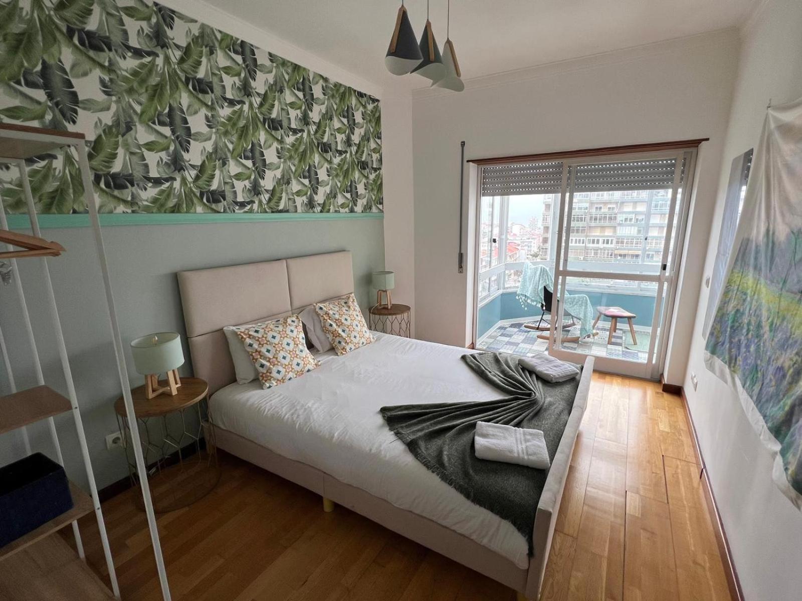 Cozy Apartment In Central Almada W Swing Chairs Eksteriør bilde